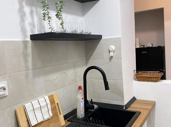 Cozy North Railway St - 4 Min Walk Apartment