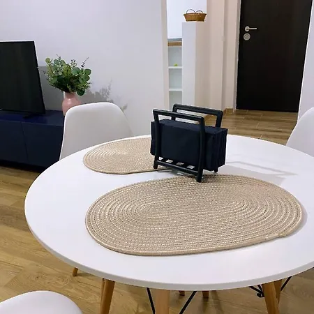 Cozy North Railway St - 4 Min Walk Бухарест